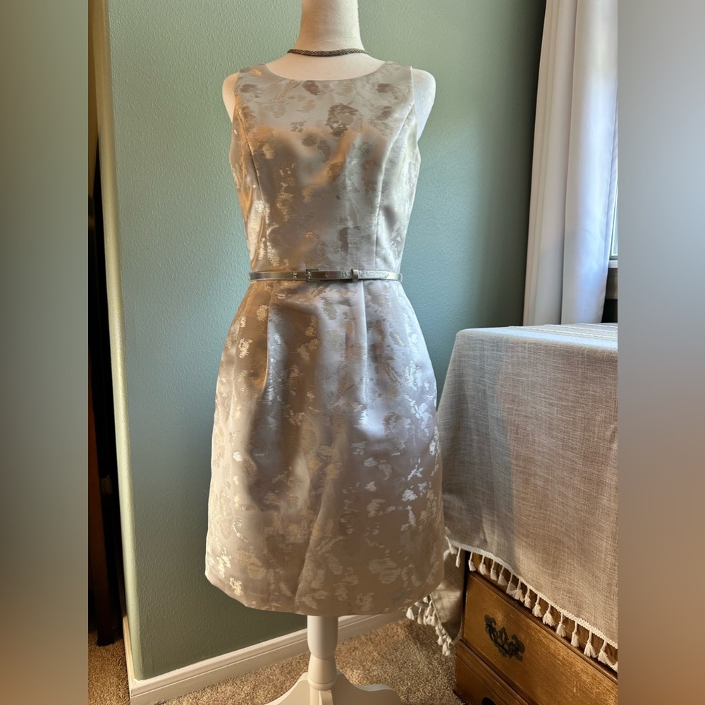 White House Black Market Sleeveless Silver Jacquard Sz 2 Dress